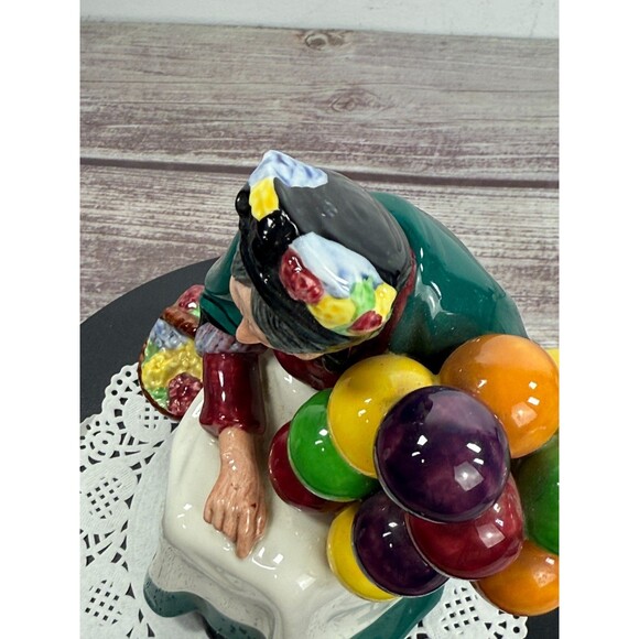 Vintage Royal Doulton The Old Balloon Seller HN1315 England 7.5" Tall 1940s Mint - Picture 4 of 16
